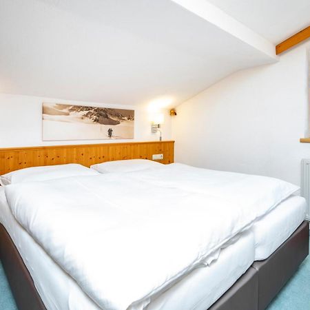 Haus Christaldo Bed & Breakfast Sankt Anton am Arlberg Exterior photo