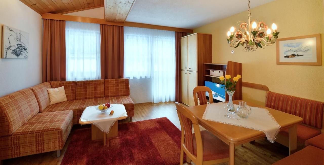 Haus Christaldo Bed & Breakfast Sankt Anton am Arlberg Exterior photo