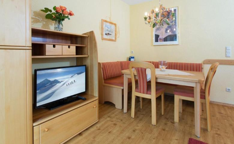 Haus Christaldo Bed & Breakfast Sankt Anton am Arlberg Exterior photo