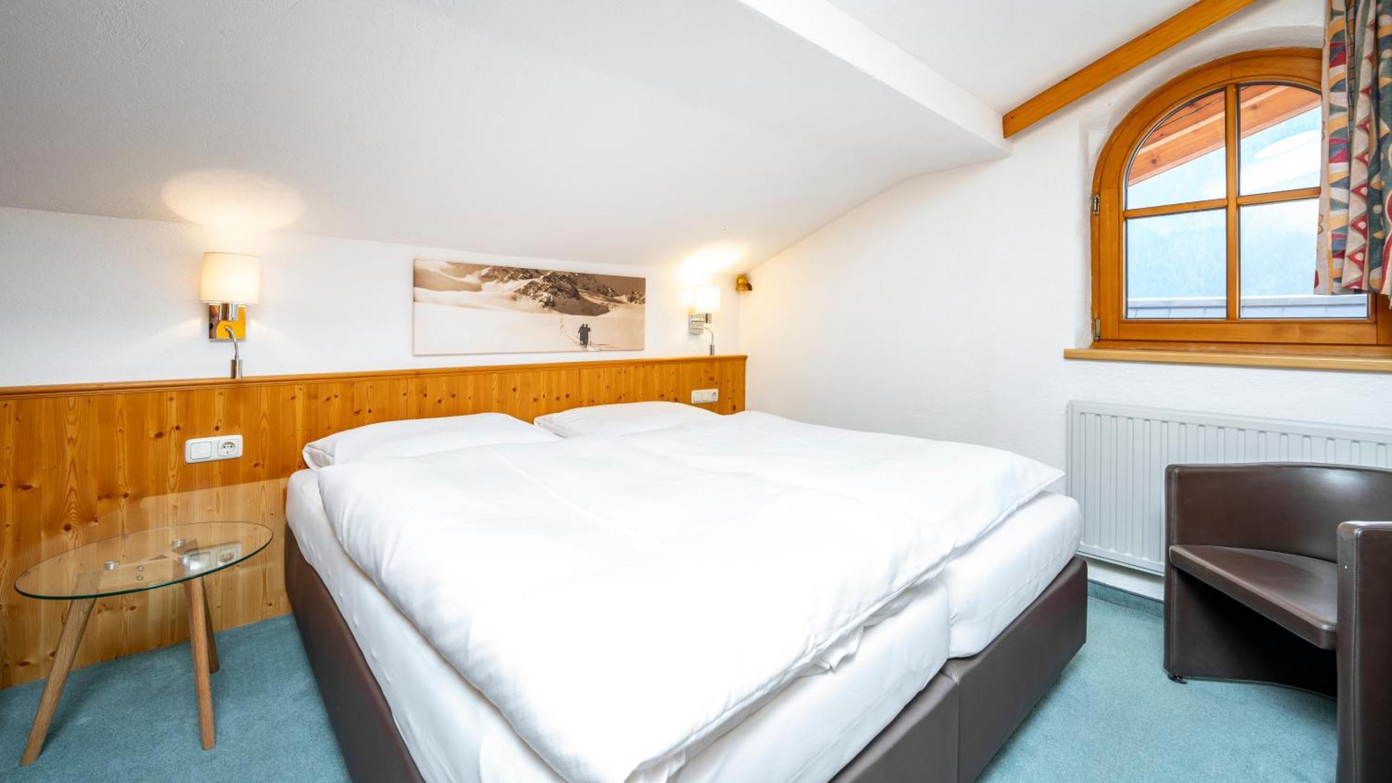 Haus Christaldo Bed & Breakfast Sankt Anton am Arlberg Exterior photo