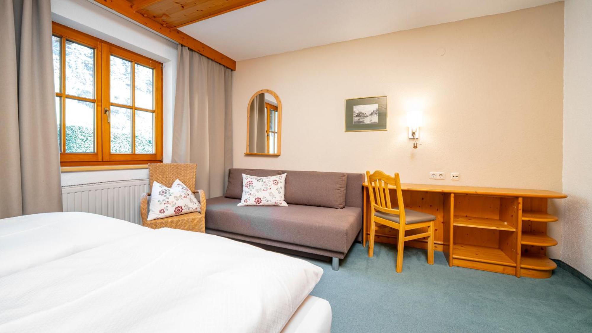 Haus Christaldo Bed & Breakfast Sankt Anton am Arlberg Exterior photo